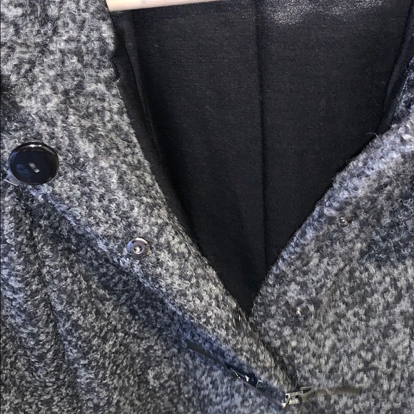 Long warm wool coat. Stylish and classy! - Picture 6 of 11